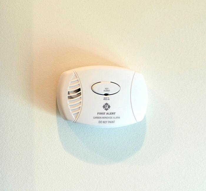 first-alert_know-co_image-text_CO400_desktop_v4